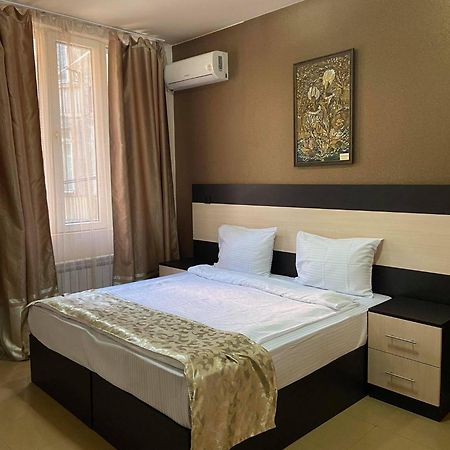Sayat Nova Apartment Yerevan Bagian luar foto