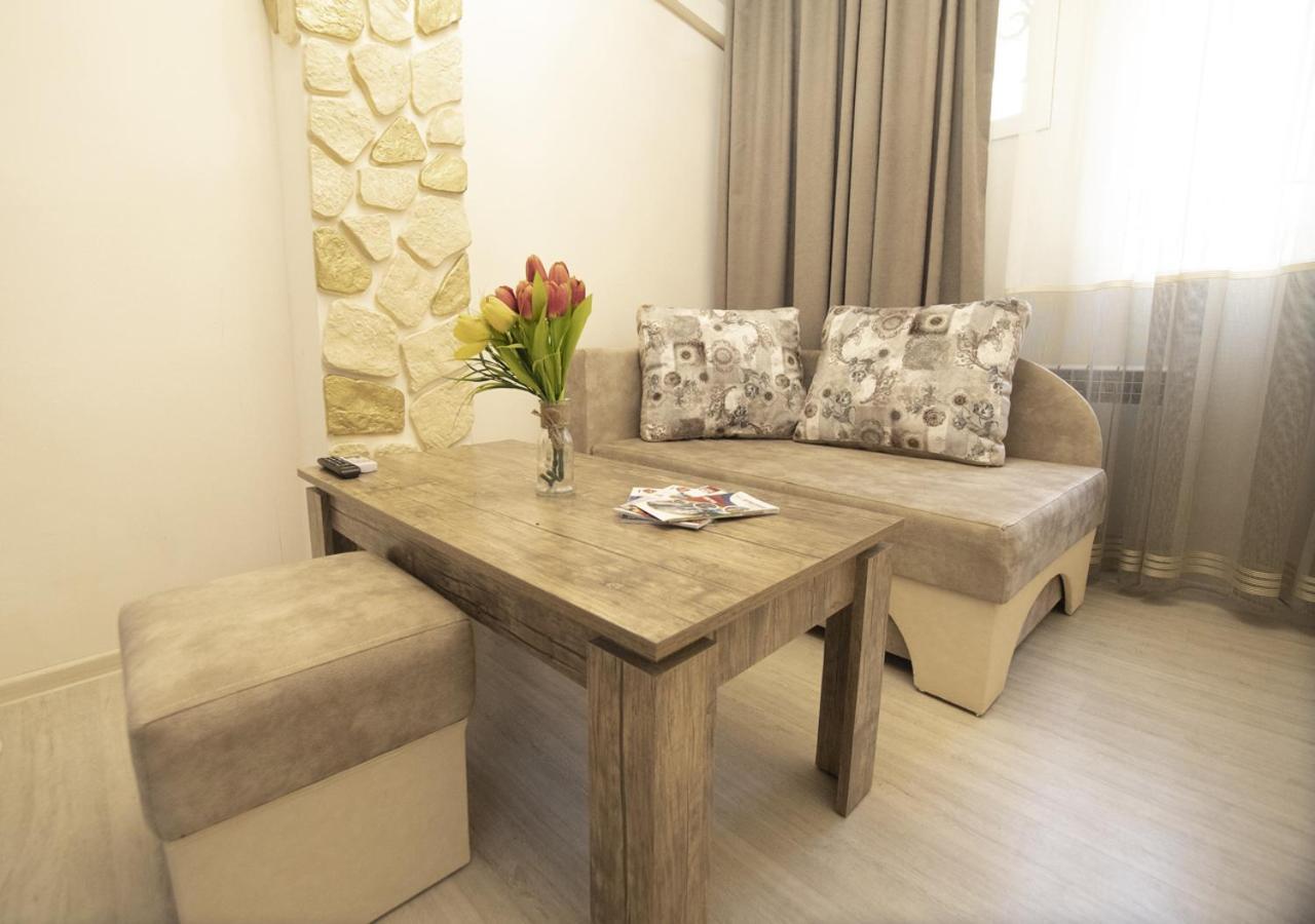 Sayat Nova Apartment Yerevan Bagian luar foto