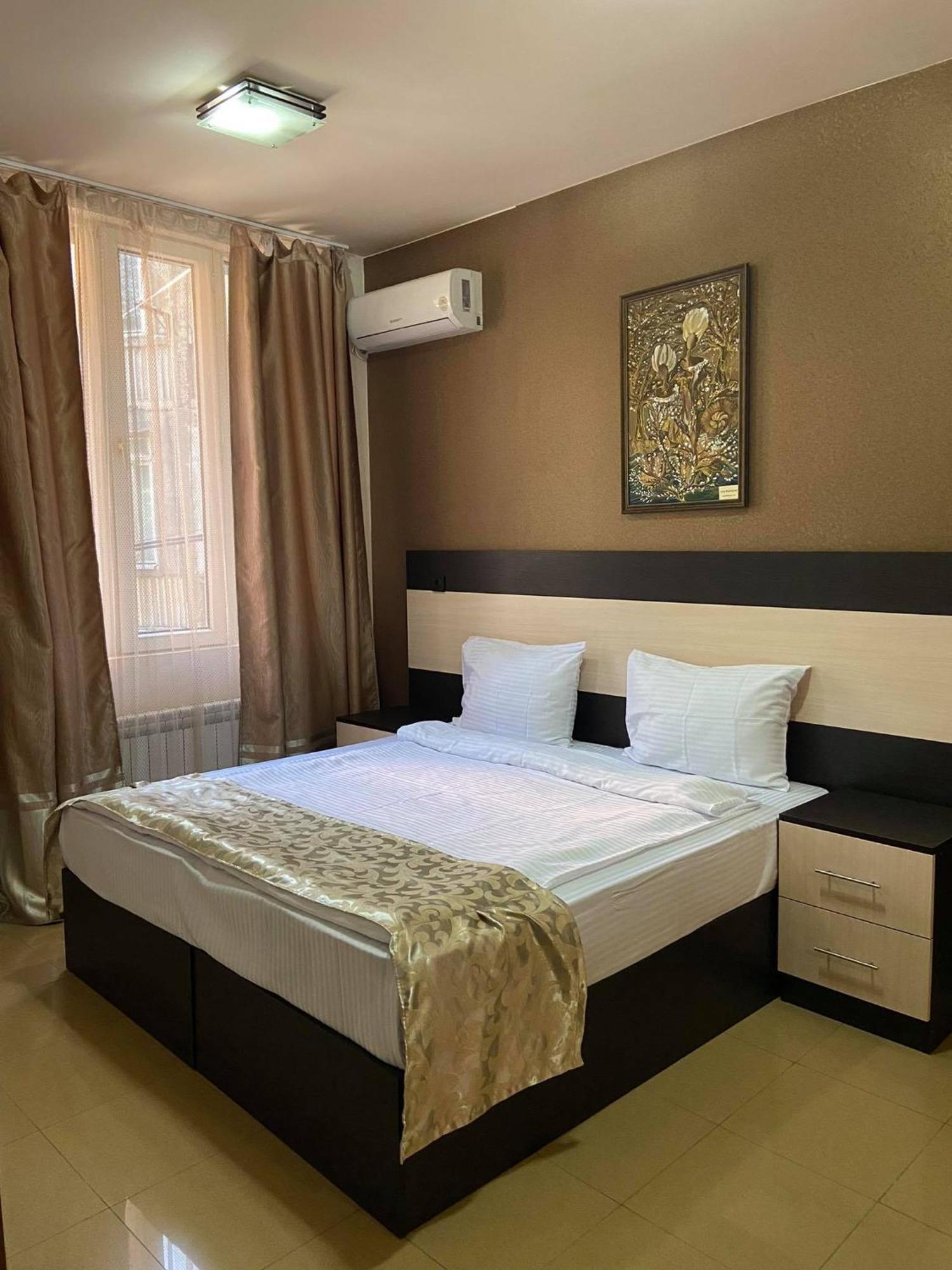 Sayat Nova Apartment Yerevan Bagian luar foto